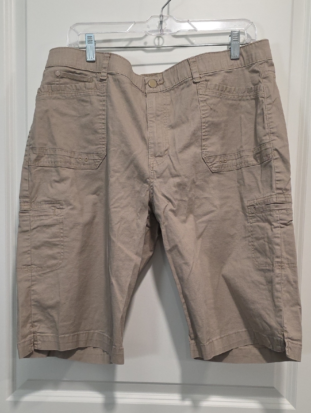 Gloria Vanderbilt Beige Cargo Shorts